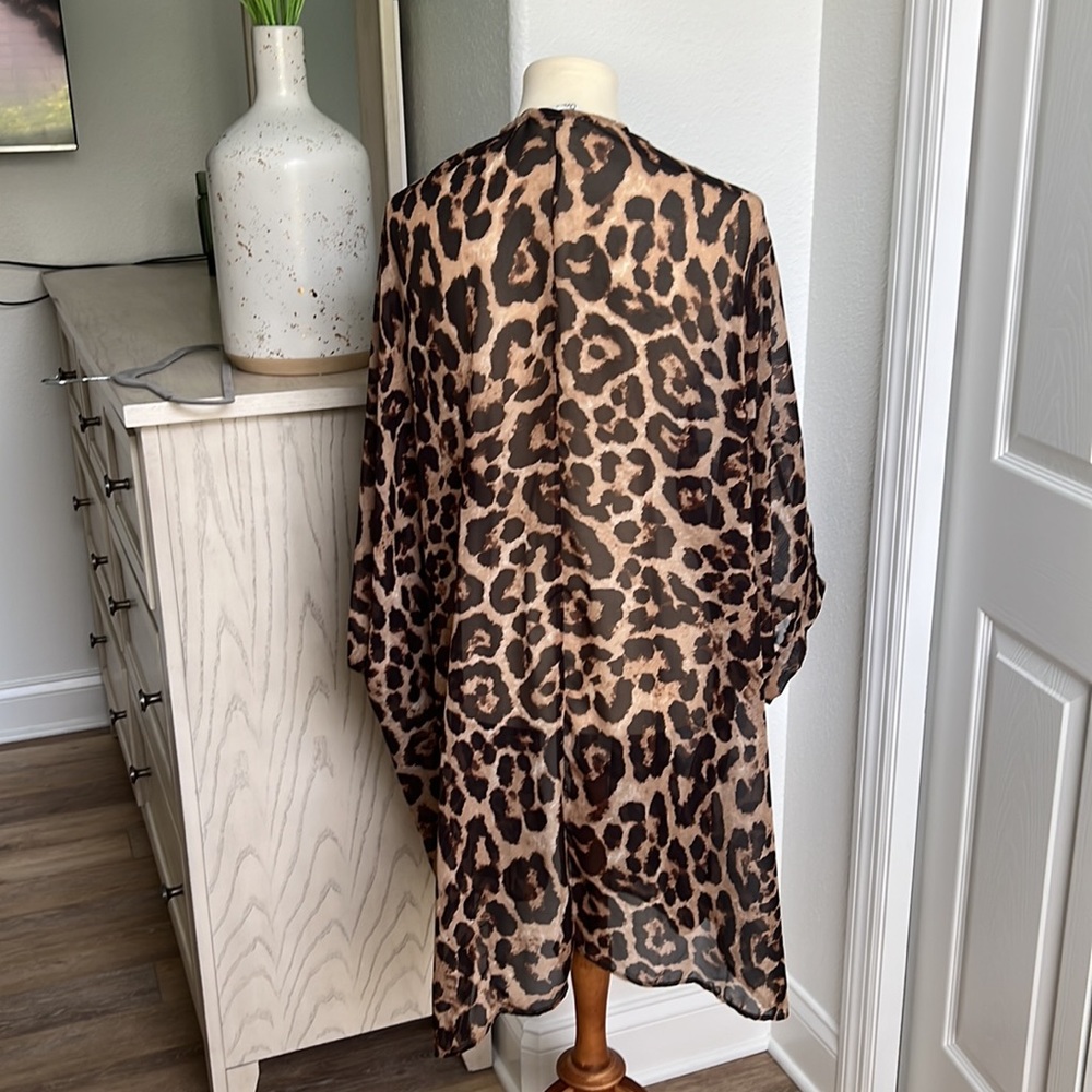 Leopard Shawl NWOT - Picture 2 of 2